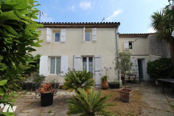 Maison en pierres - au calme à Chaniers- 170m² hab. - 3 chambres - 4 mns de SAINTES 