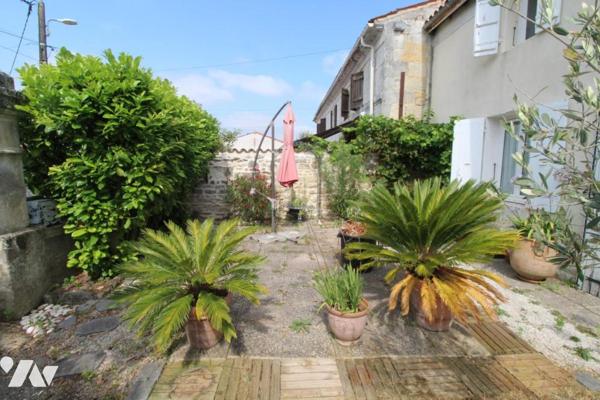 Maison en pierres - au calme à Chaniers- 170m² hab. - 3 chambres - 4 mns de SAINTES 