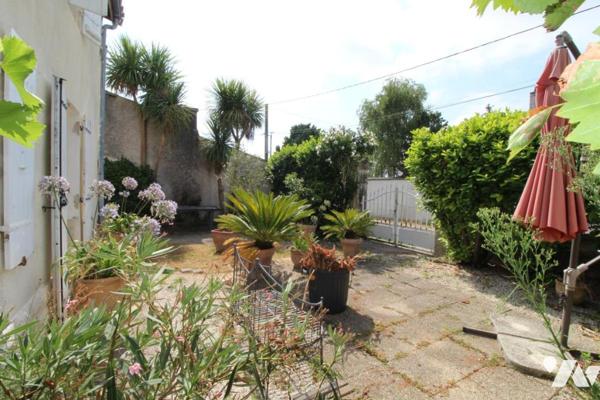 Maison en pierres - au calme à Chaniers- 170m² hab. - 3 chambres - 4 mns de SAINTES 