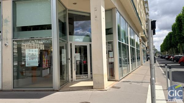 LOCAL COMMERCIAL 255 M²