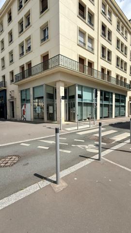 LOCAL COMMERCIAL 255 M²