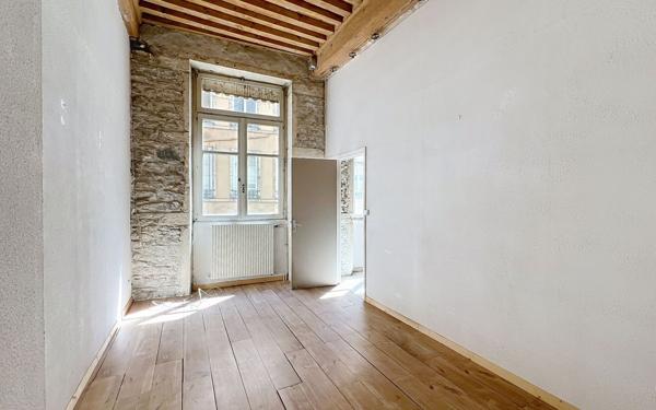 Appartement à vendre    3 pièces • 73 m2 Lyon 1