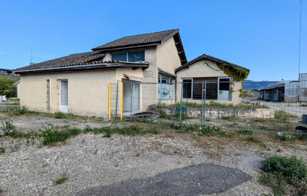Local professionnel 124 m2   Terrain 552 m2   Saint-Marcellin   Zone artisanale