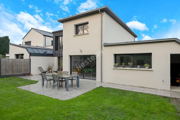 Maison à vendre en plein centre de Châteaugiron - 4 chambres, jardin et garage double