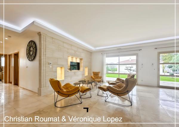Rare et unique. Roquefort, maison de prestige construite en 2018 avec 207 m² hab. sur parcelle arborée de 1698 m². Triple garage.