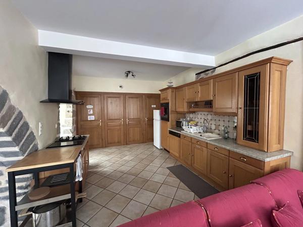 Vente                                                      Maison
                        
                     7 pièces                      170 m2                     à Brioude