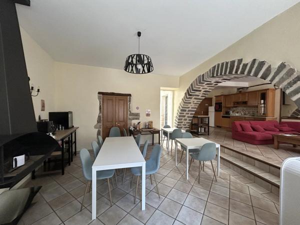Vente                                                      Maison
                        
                     7 pièces                      170 m2                     à Brioude
