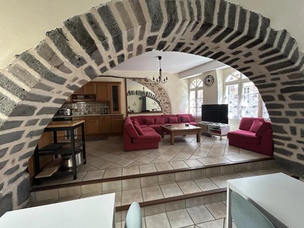Vente                                                      Maison
                        
                     7 pièces                      170 m2                     à Brioude