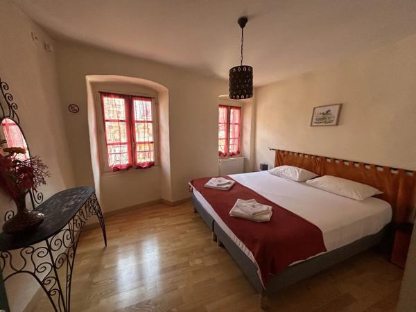 Vente                                                      Maison
                        
                     7 pièces                      170 m2                     à Brioude