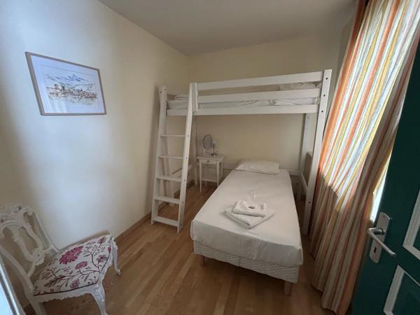 Vente                                                      Maison
                        
                     7 pièces                      170 m2                     à Brioude