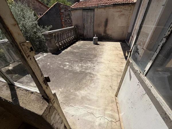 Vente                                                      Immeuble
                        
                     8 pièces                      314 m2                     à Clermont-l'Hérault