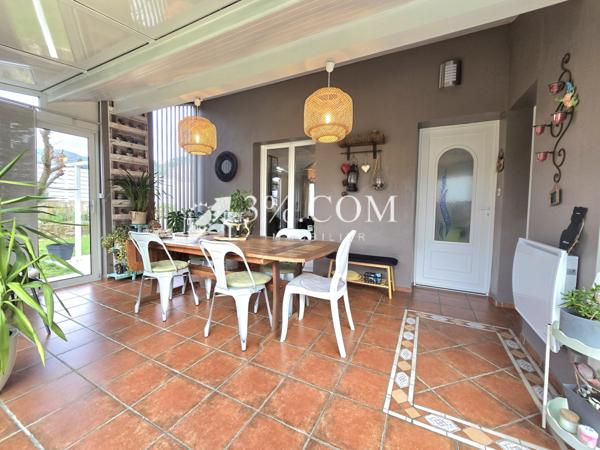 Villa 8 pièce(s) 5 chambre(s) 150 m²