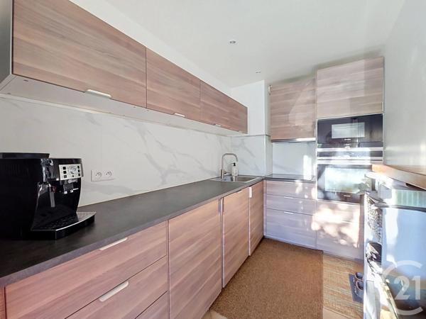 Appartement T3 à vendre  3 pièces - 65,15 m 2   MARSEILLE  - 13008