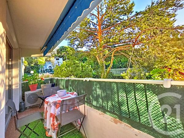 Appartement T3 à vendre  3 pièces - 65,15 m 2   MARSEILLE  - 13008