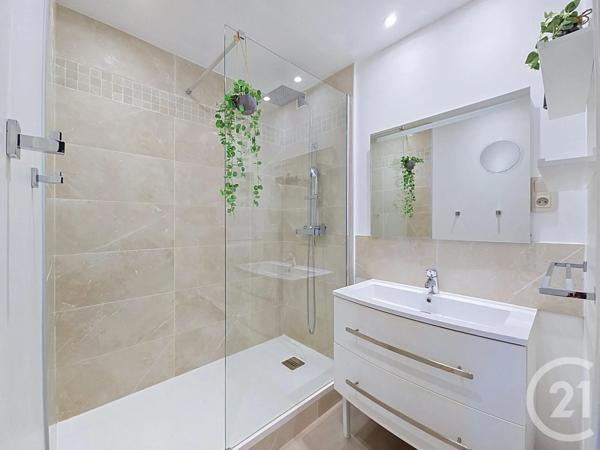 Appartement T3 à vendre  3 pièces - 65,15 m 2   MARSEILLE  - 13008