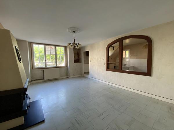 Maison avec jardin et garages au Dorat!