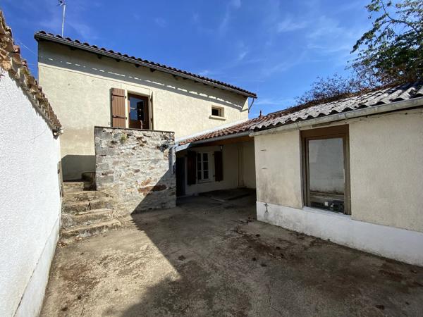 Maison avec jardin et garages au Dorat!