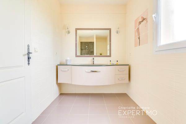 Aurons (13121) VILLA CONTEMPORAINE AU CALME AVEC VUE PANORAMIQUE