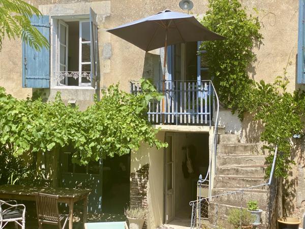 Charmante maison de ville située dans le village de L'Isle-Jourdain