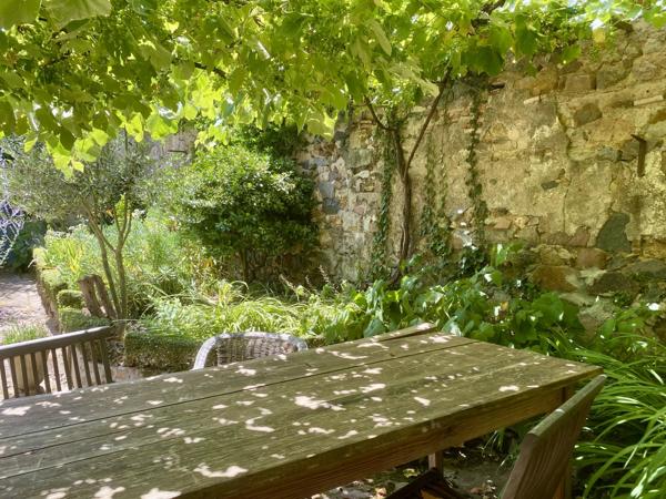 Charmante maison de ville située dans le village de L'Isle-Jourdain