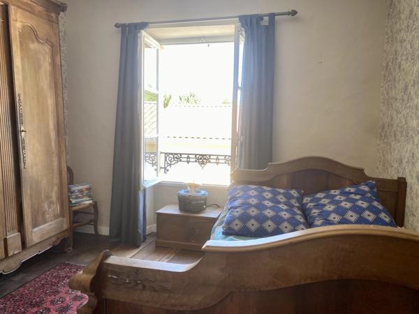 Charmante maison de ville située dans le village de L'Isle-Jourdain