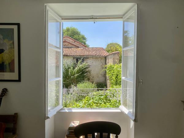 Charmante maison de ville située dans le village de L'Isle-Jourdain