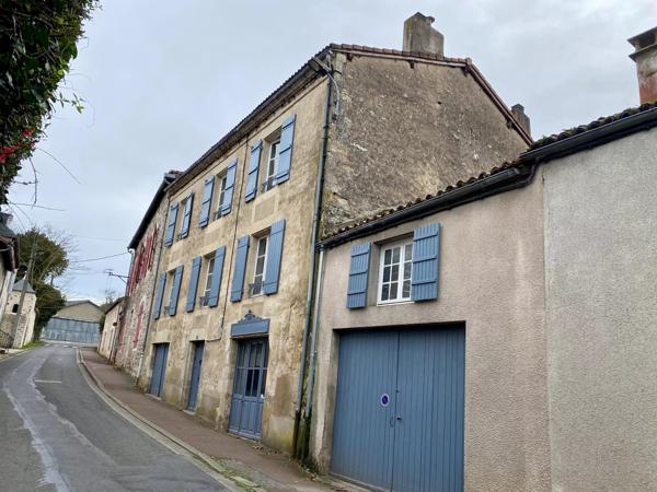 Charmante maison de ville située dans le village de L'Isle-Jourdain