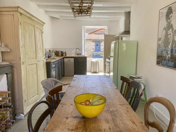 Charmante maison de ville située dans le village de L'Isle-Jourdain