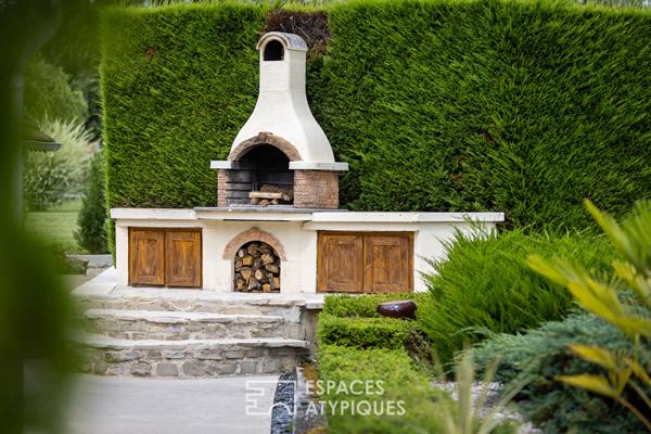 Maison familiale avec piscine et vue dégagée dans un cadre paisible