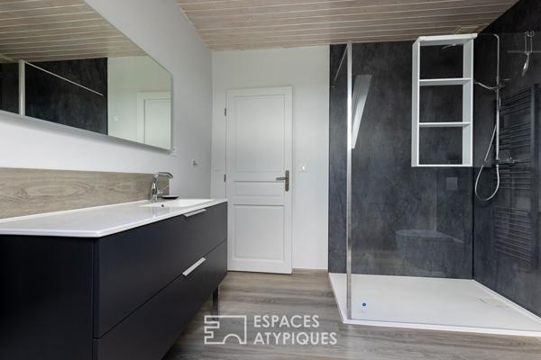 Maison familiale avec piscine et vue dégagée dans un cadre paisible