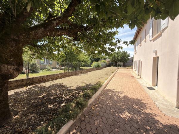 Charmante maison de plain-pied avec garage et jardin clos