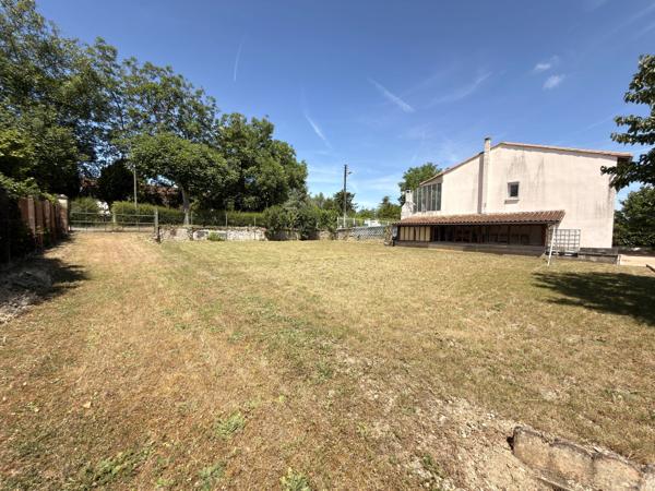 Charmante maison de plain-pied avec garage et jardin clos