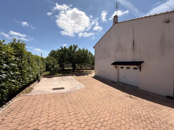 Charmante maison de plain-pied avec garage et jardin clos