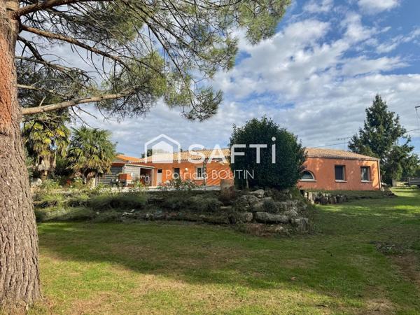 PAVILLON 4 CHAMBRES GARAGE ET PISCINE A VOUILLE !