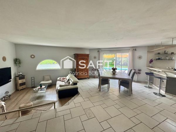 PAVILLON 4 CHAMBRES GARAGE ET PISCINE A VOUILLE !