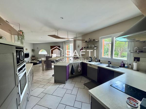 PAVILLON 4 CHAMBRES GARAGE ET PISCINE A VOUILLE !