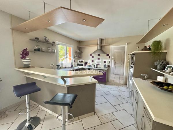 PAVILLON 4 CHAMBRES GARAGE ET PISCINE A VOUILLE !