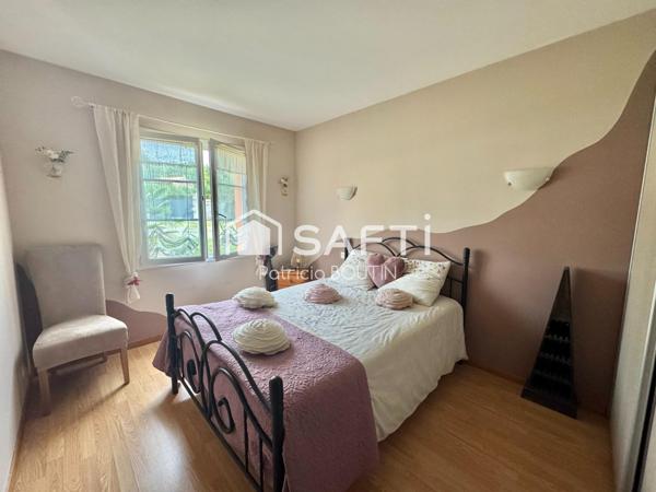 PAVILLON 4 CHAMBRES GARAGE ET PISCINE A VOUILLE !