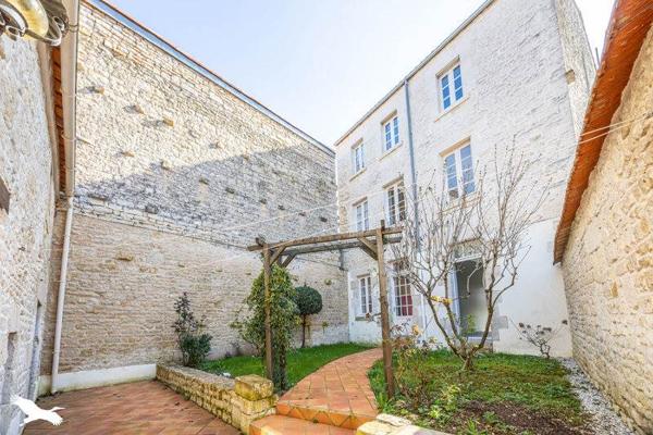 Maison à vendre |  Fontenay-le-Comte |  7 pièces | 150 m²