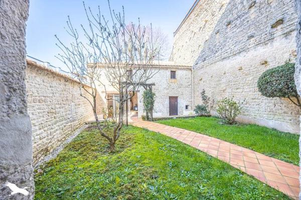 Maison à vendre |  Fontenay-le-Comte |  7 pièces | 150 m²