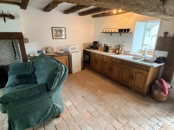 Maison de campagne avec maison d'amis attenante, terrain et enclos
