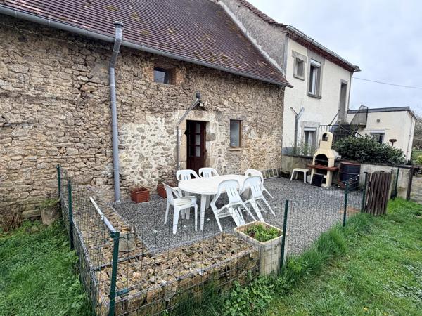 Maison de campagne avec maison d'amis attenante, terrain et enclos