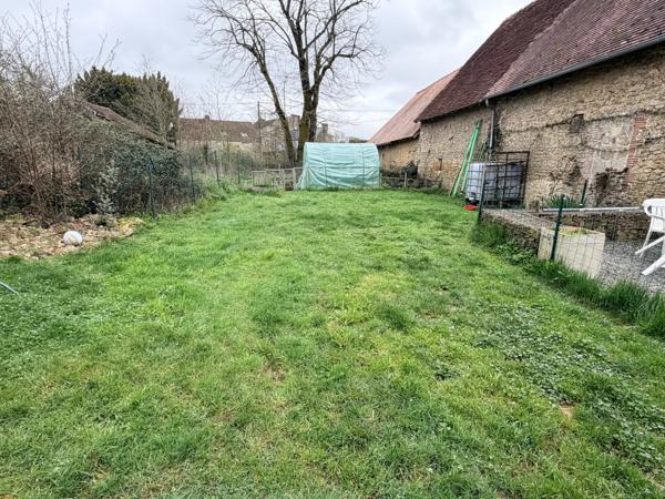 Maison de campagne avec maison d'amis attenante, terrain et enclos