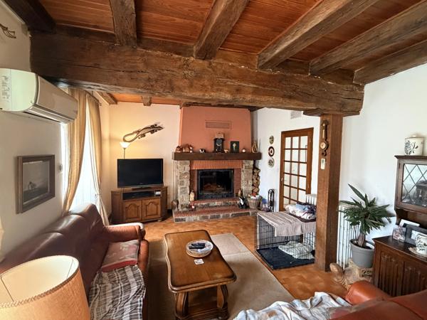 Maison de campagne avec maison d'amis attenante, terrain et enclos