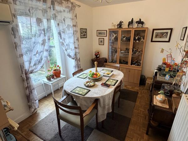 Maison de campagne avec maison d'amis attenante, terrain et enclos
