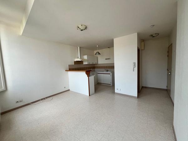 JONZAC - APPARTEMENT T2 - LIBRE LE 11 AOUT