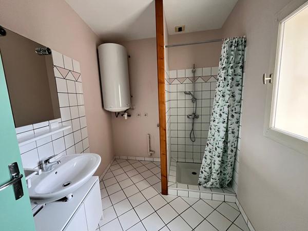 JONZAC - APPARTEMENT T2 - LIBRE LE 11 AOUT