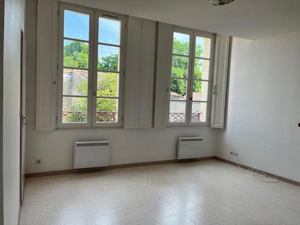 JONZAC - APPARTEMENT T2 - LIBRE LE 11 AOUT
