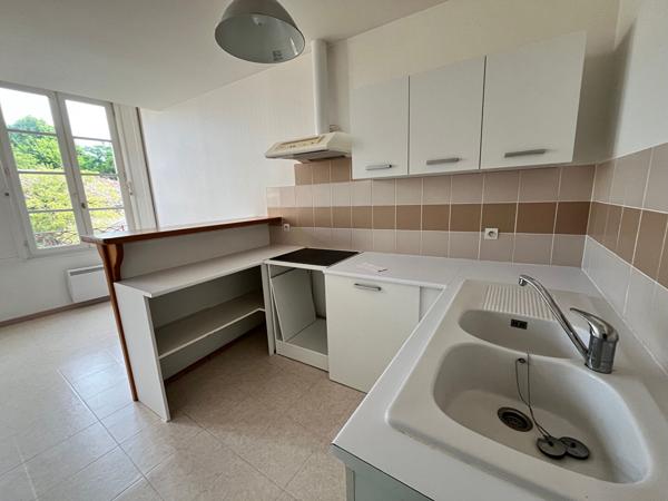 JONZAC - APPARTEMENT T2 - LIBRE LE 11 AOUT