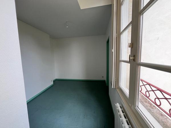JONZAC - APPARTEMENT T2 - LIBRE LE 11 AOUT